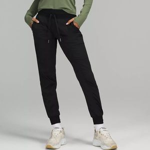 Black Lululemon joggers size 6! Originally $98 seller for 30! Great condition.